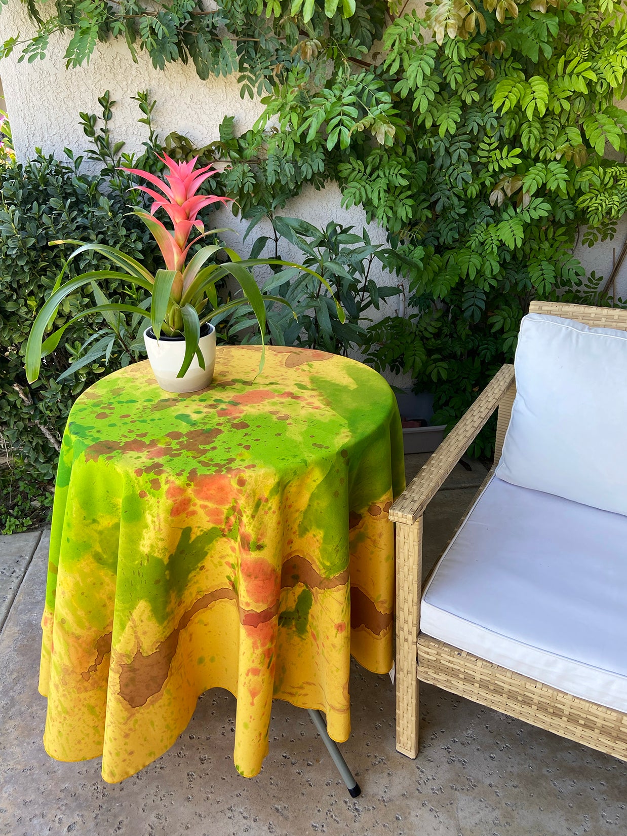 GOLD 70" Round Tablecloth